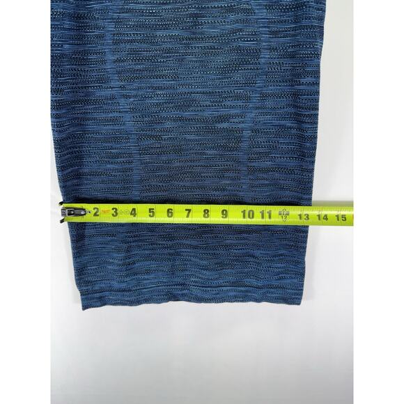Lululemon Women’s Blue/Black mini stripe Swiftly Tech Racerback (size 4) - Picture 2 of 4